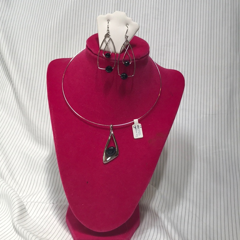 Lia Sophia necklace and earring set